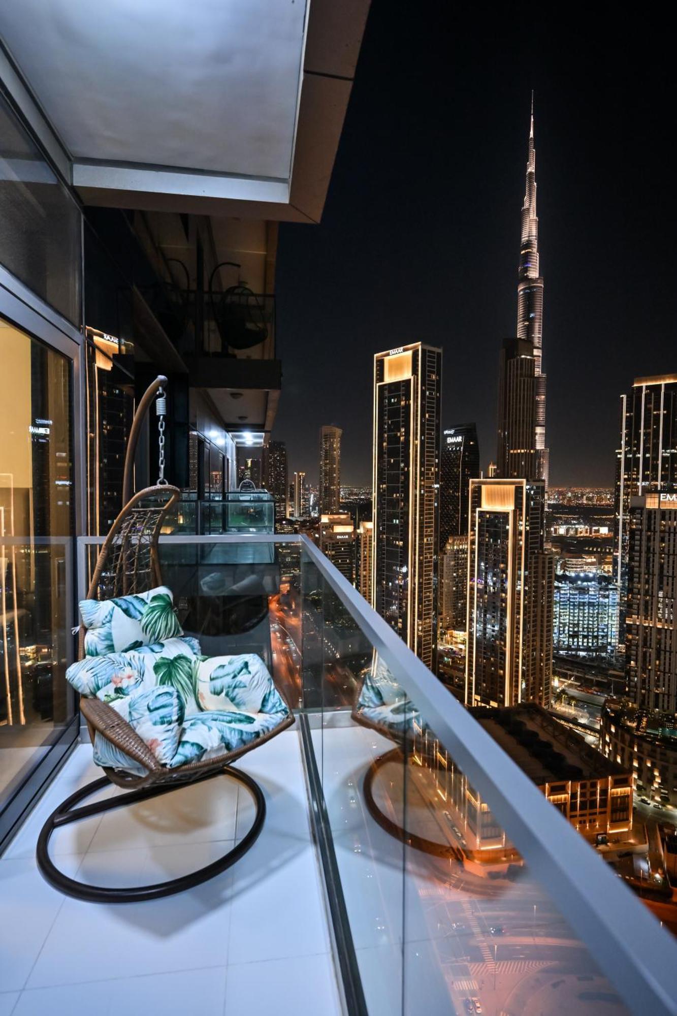 New 2 Bed Burj Khalifa View, 64th Floor Infinity Pool