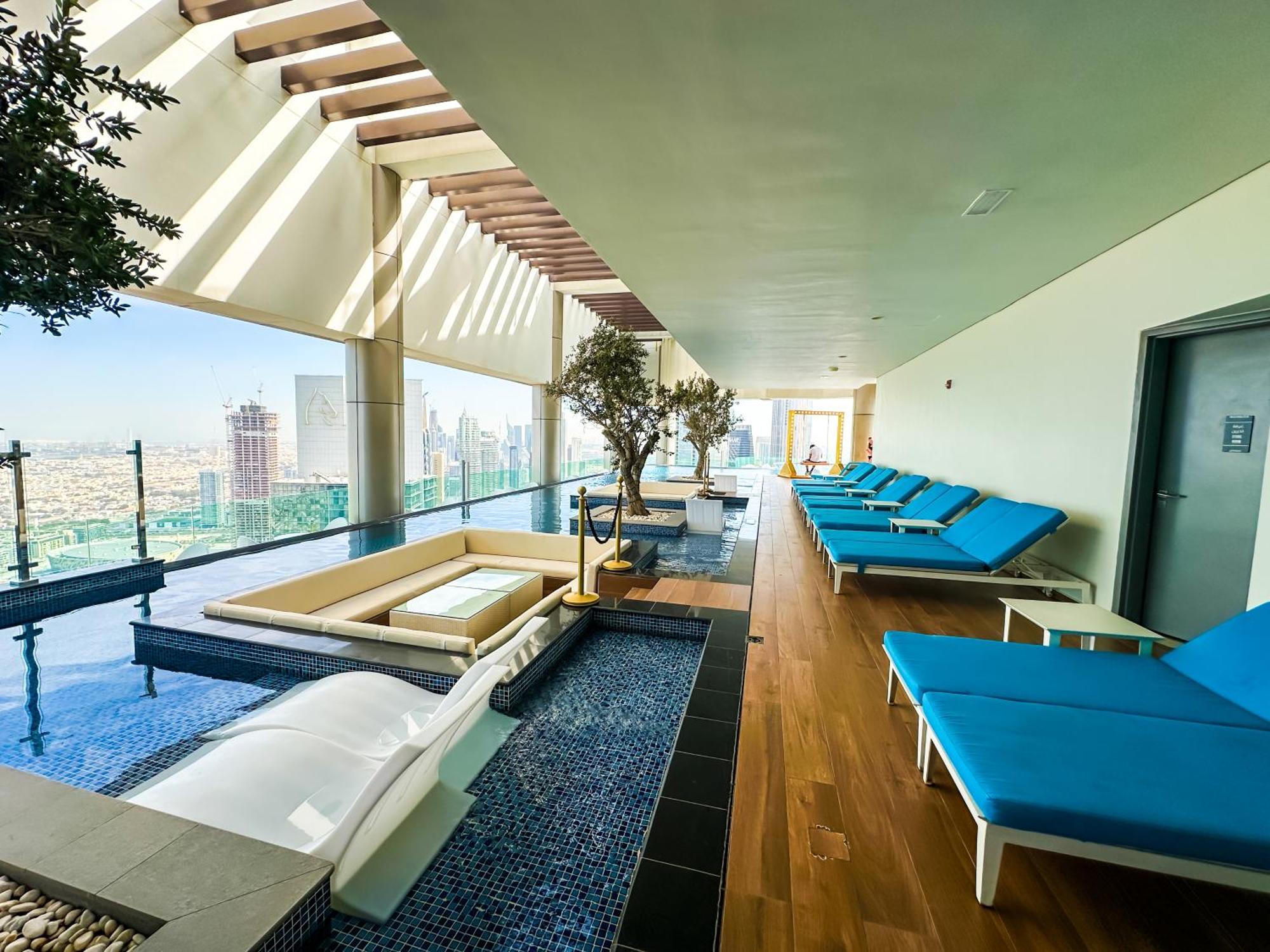 New 2 Bed Burj Khalifa View, 64th Floor Infinity Pool Apartment
