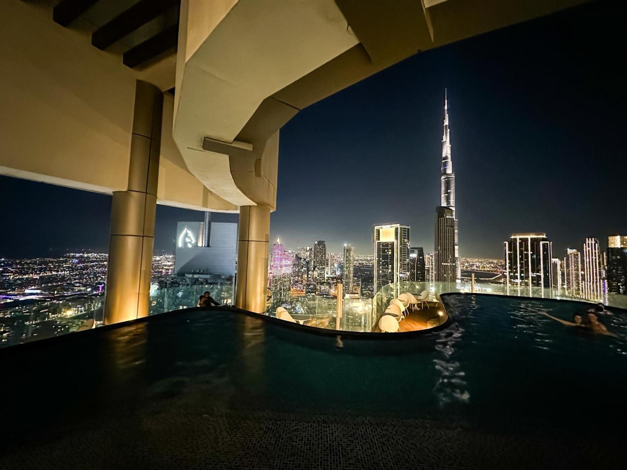 New 2 Bed Burj Khalifa View, 64th Floor Infinity Pool Dubai